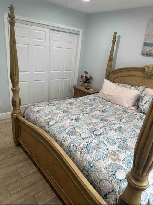 Lake Valrico'S Camelot Court With Heated Pool & Access To Private Lake Екстериор снимка