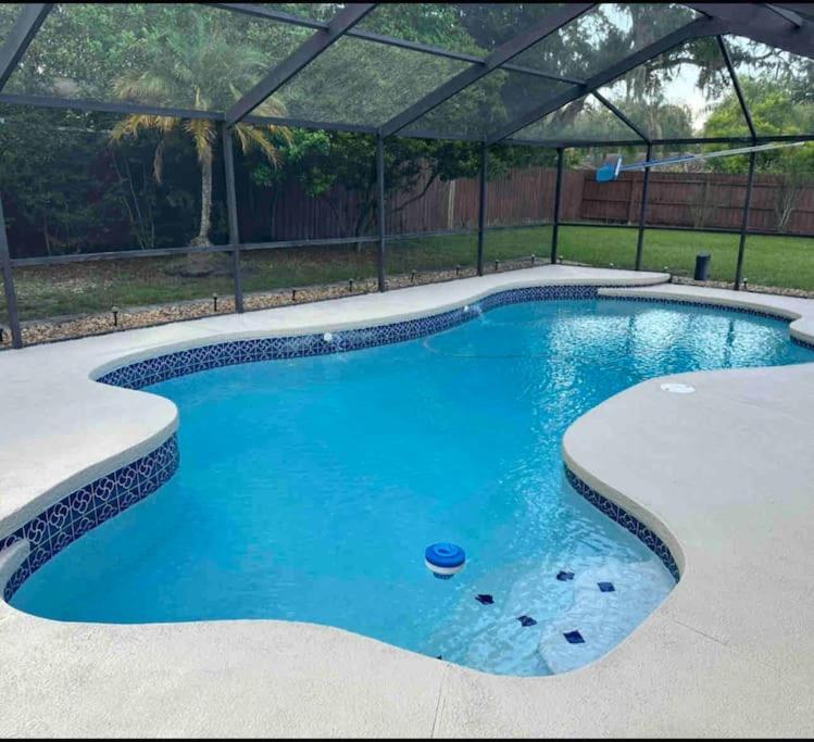 Lake Valrico'S Camelot Court With Heated Pool & Access To Private Lake Екстериор снимка