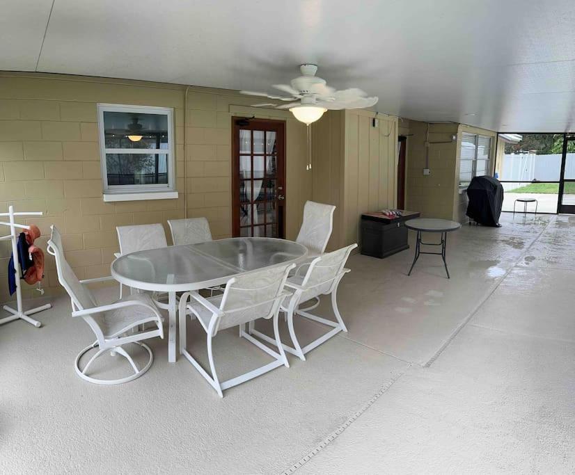 Lake Valrico'S Camelot Court With Heated Pool & Access To Private Lake Екстериор снимка