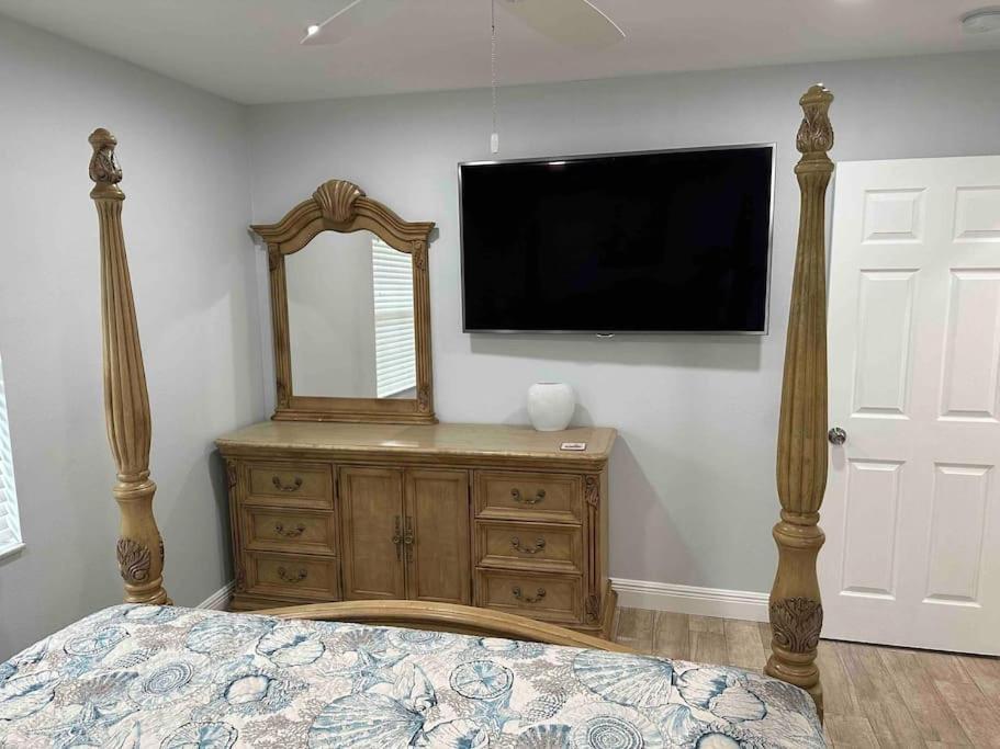 Lake Valrico'S Camelot Court With Heated Pool & Access To Private Lake Екстериор снимка